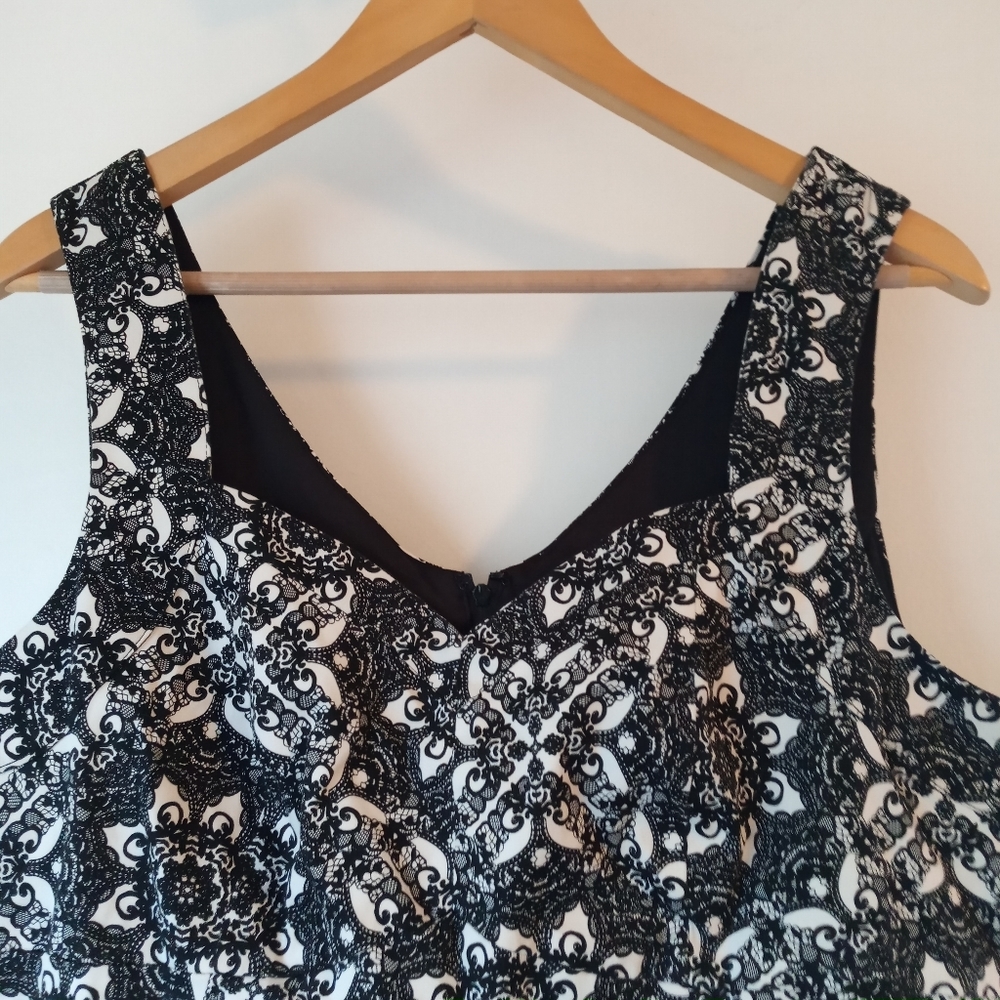 Torrid 0X Lace Print Sateen Peplum Top - Picture 6 of 11